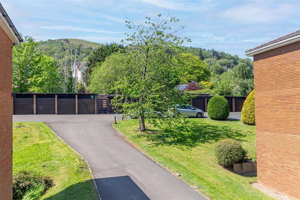 Additional image 5 of 3 bed flat for salePriory Road, Malvern WR14