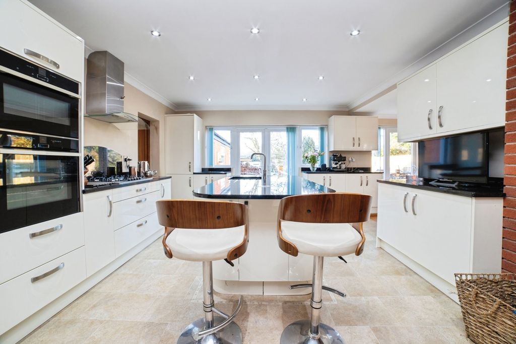 Property photo 1 of 24 Pbox-Img.Jpg