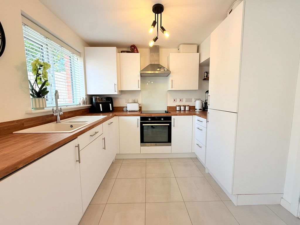 Property photo 2 of 29