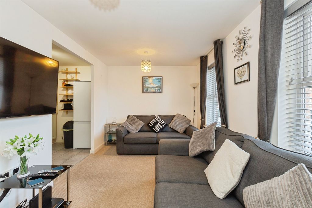 Property photo 2 of 13