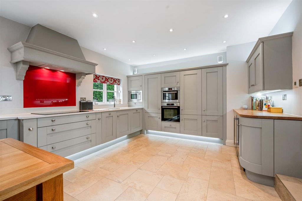 Property photo 3 of 42 Beverly House Web Ph-57.Jpg