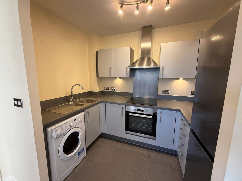 Property photo 3 of 10 Kitchen