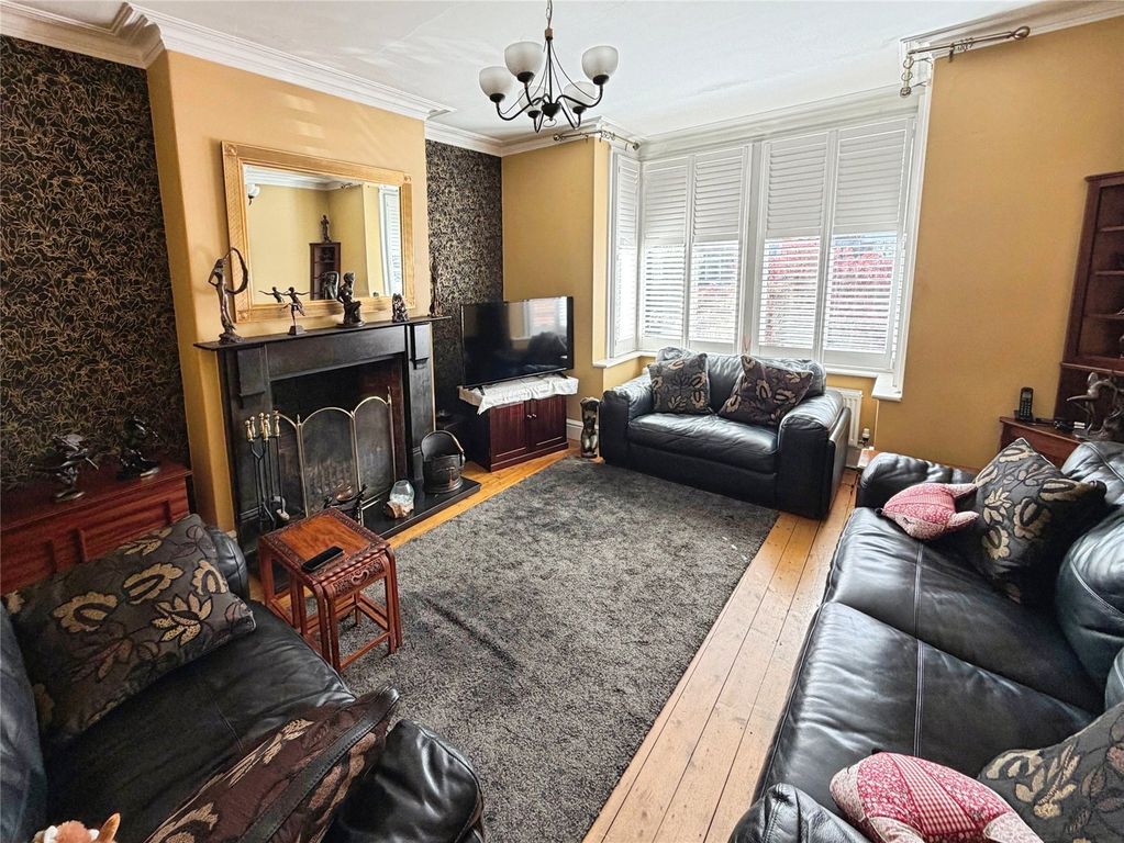 Property photo 2 of 11 Lounge