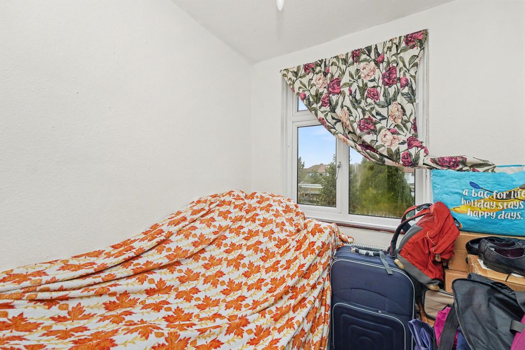 Property photo 3 of 18 Bedroom