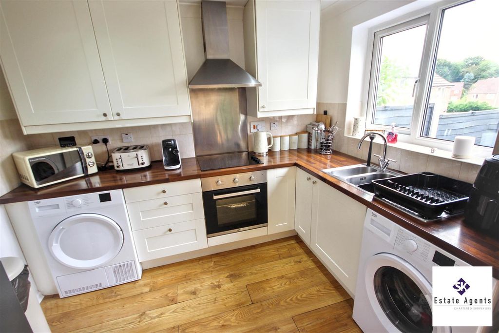 Property photo 3 of 20 Dining Kitchen