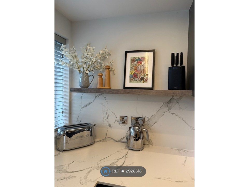 Property photo 3 of 31 Kitchen/Dining Area