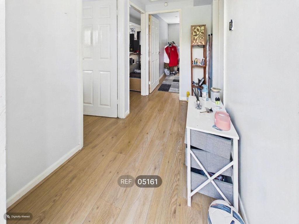 Property photo 3 of 8 Hallway