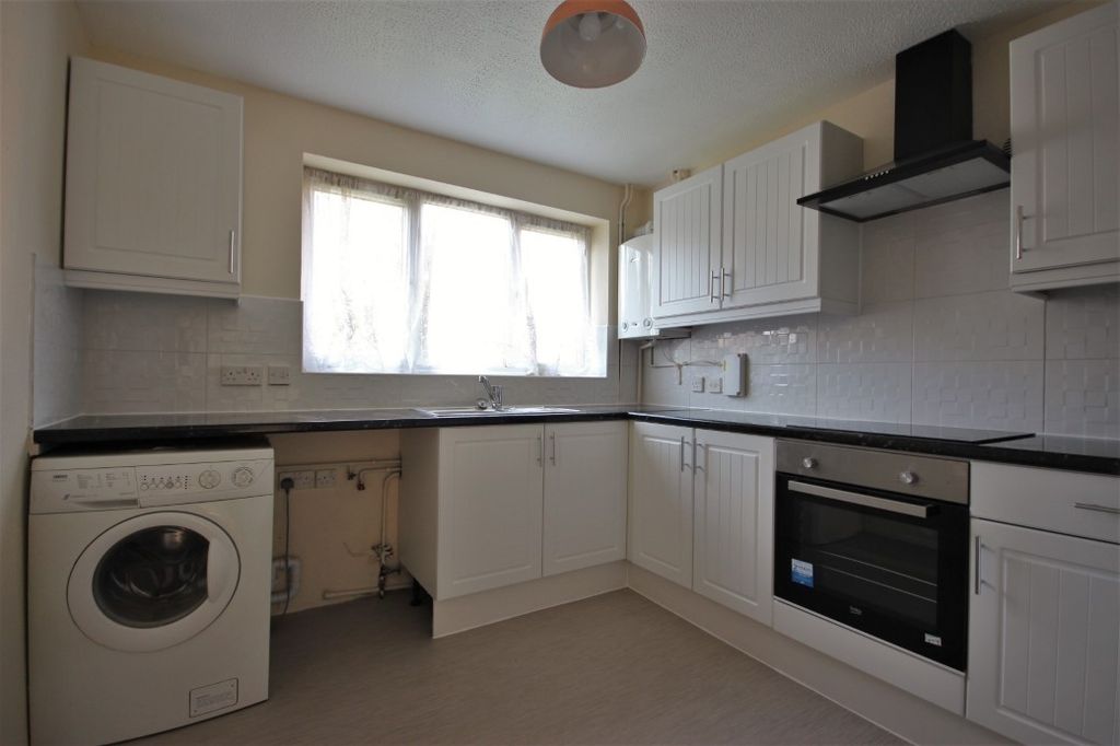 Property photo 3 of 11 Kitchen
