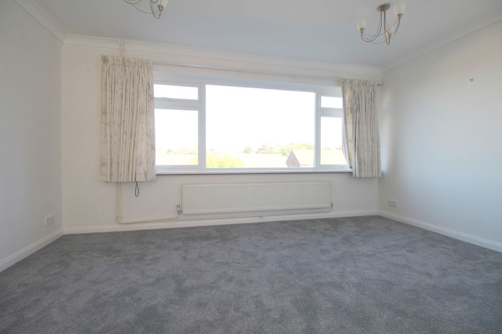 Property photo 3 of 11 Lounge