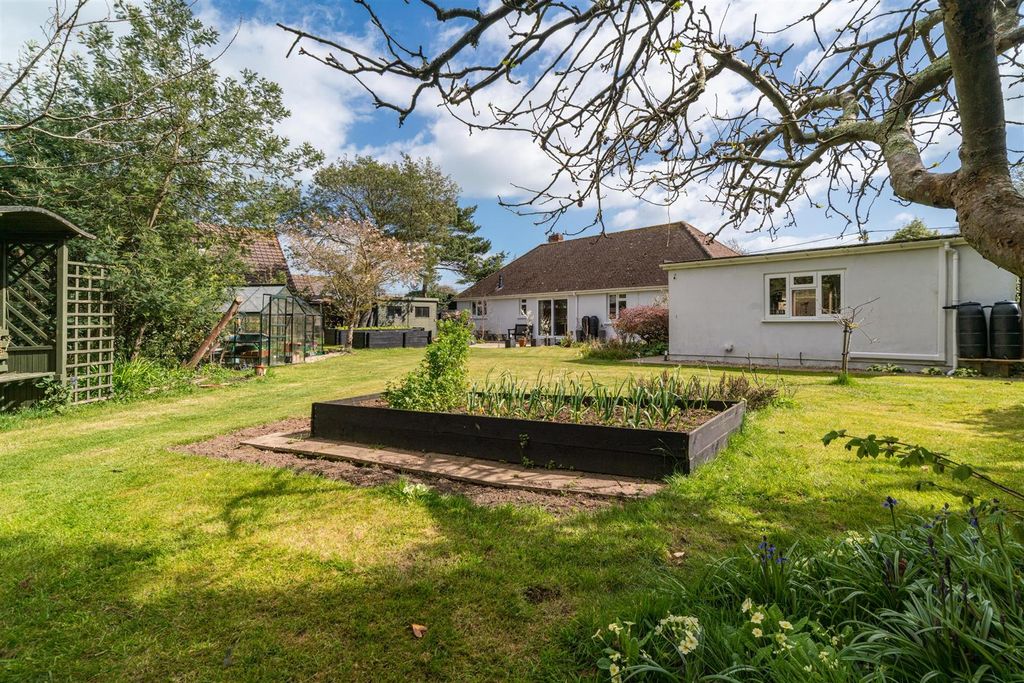 Property photo 2 of 34
