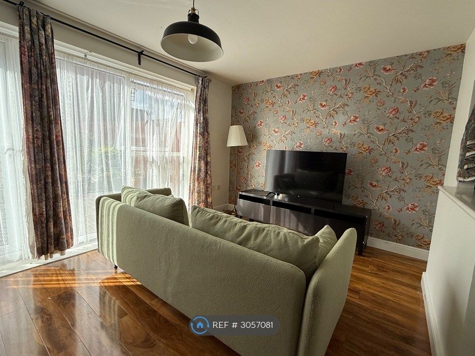 Property photo 1 of 16 Living Room
