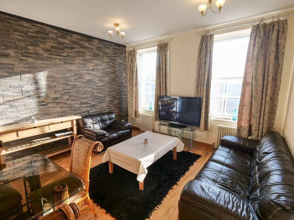 Property photo 2 of 7 Lounge