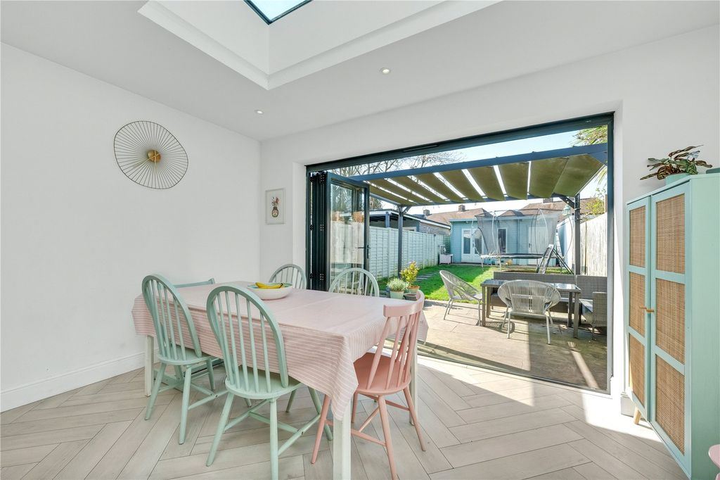 Property photo 3 of 16 Dining Area
