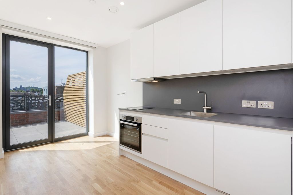 Property photo 1 of 10 Kitchen