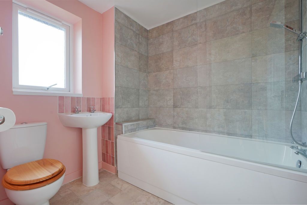 Property photo 3 of 23 Bathroom
