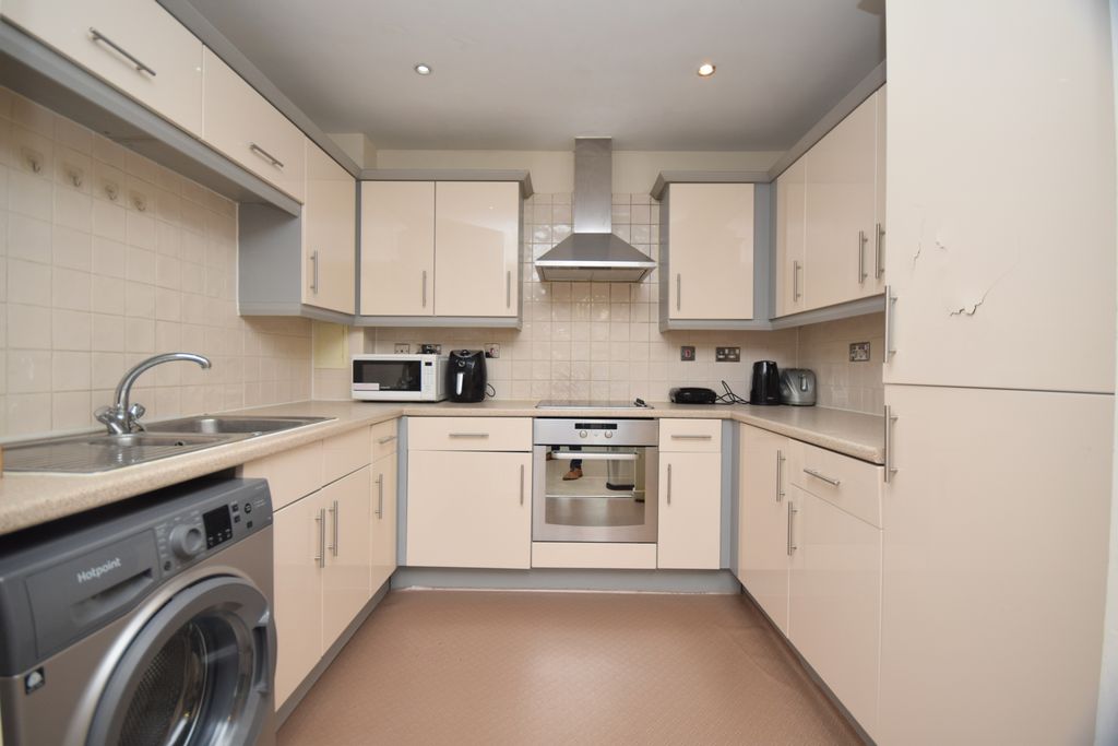 Property photo 2 of 7 Photo 2