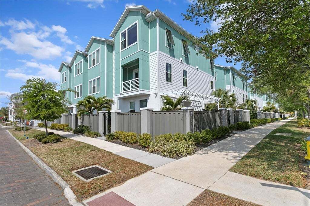 Property photo 1 of 20