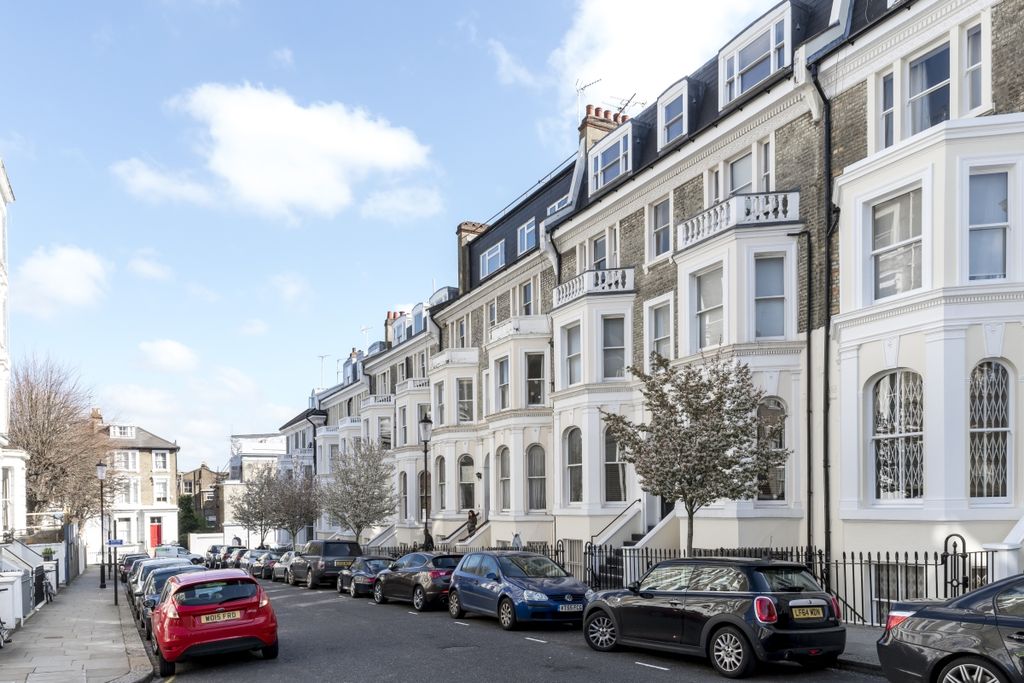 Property photo 3 of 11 Campden Hill Gardens