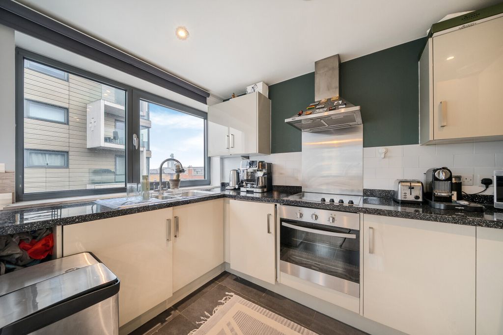 Property photo 3 of 13 1408101-6-69849d2...