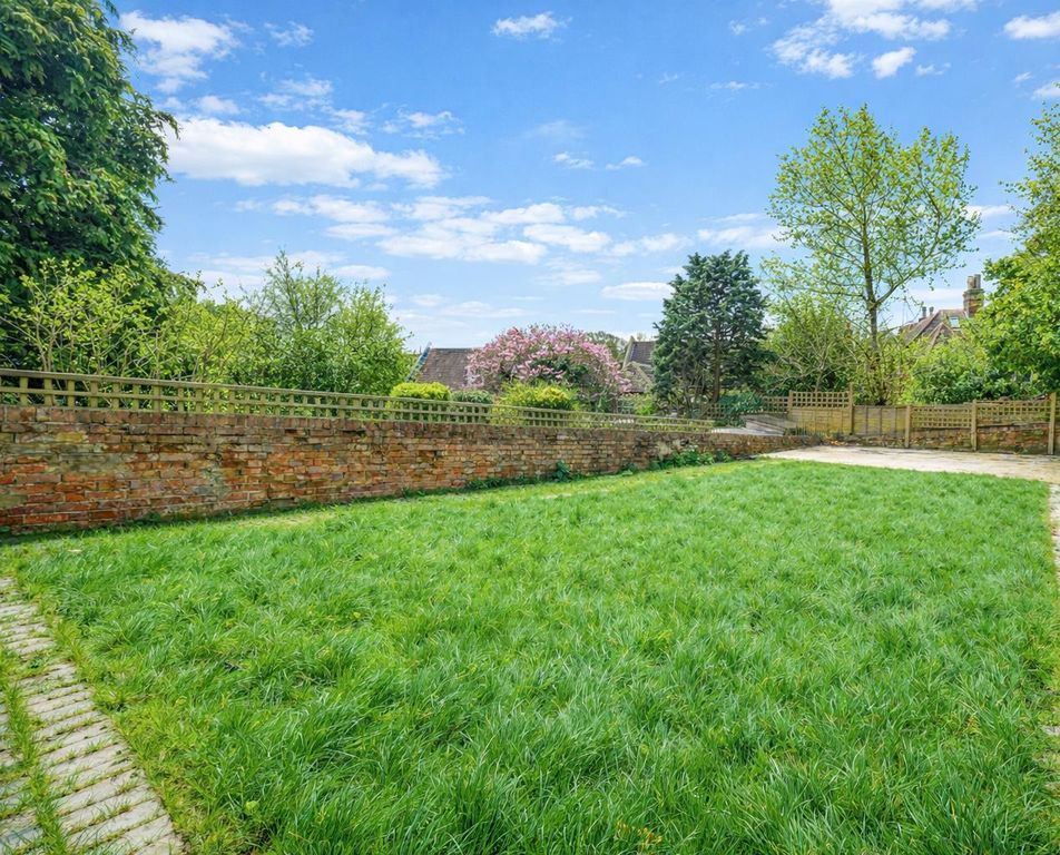 Property photo 2 of 19 3E15E206-9Ced-45B1-A68E-8887984d483F.Png