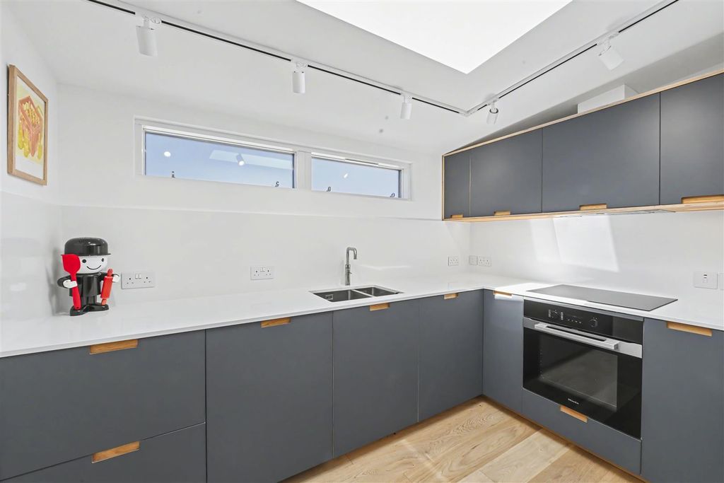 Property photo 2 of 12 3-Lybury-11.Jpg