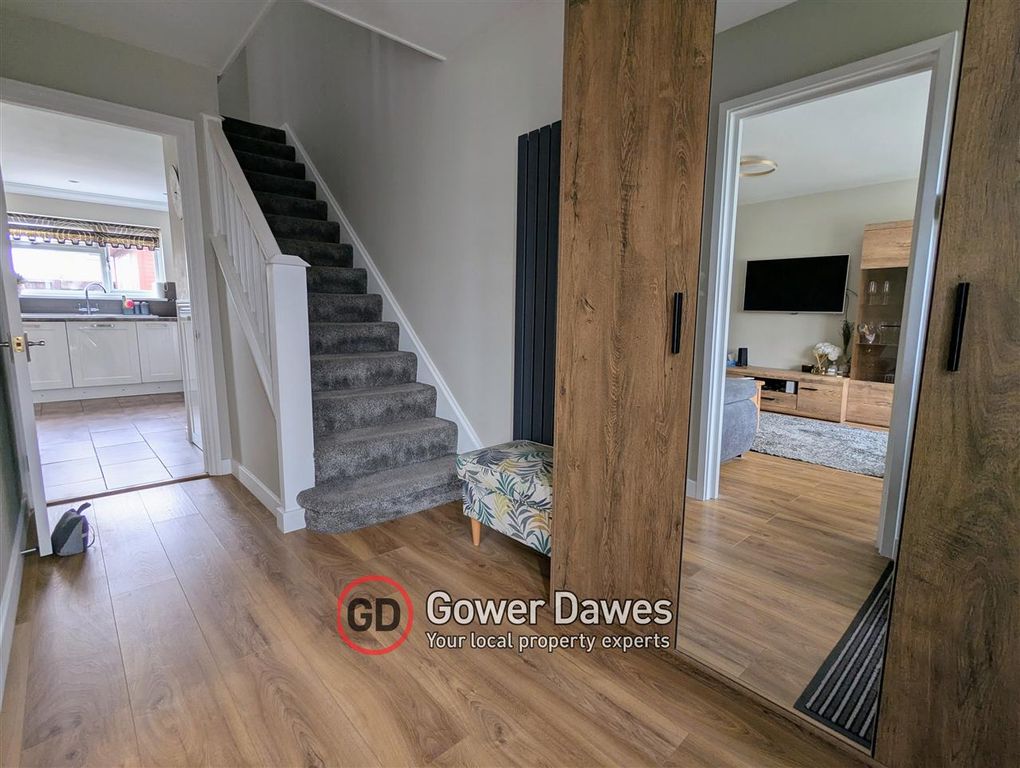 Property photo 2 of 12 Hallway