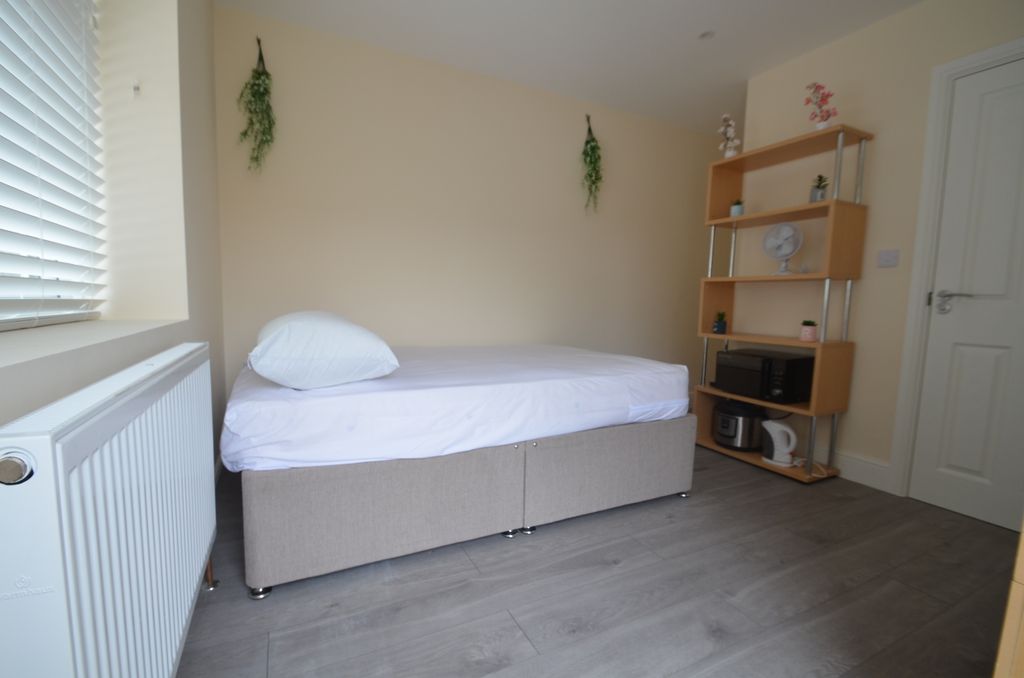 Property photo 1 of 7 Ruset Road Bedroom