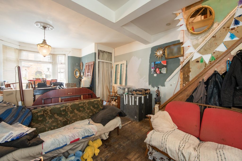 Property photo 3 of 11 4391682