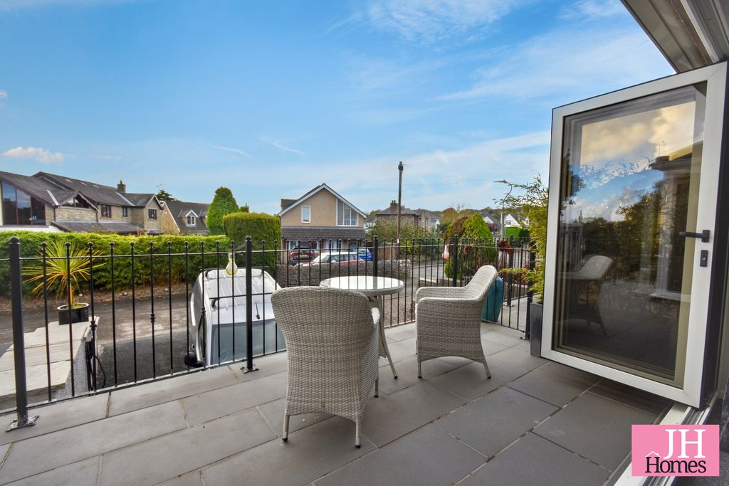 Property photo 3 of 25