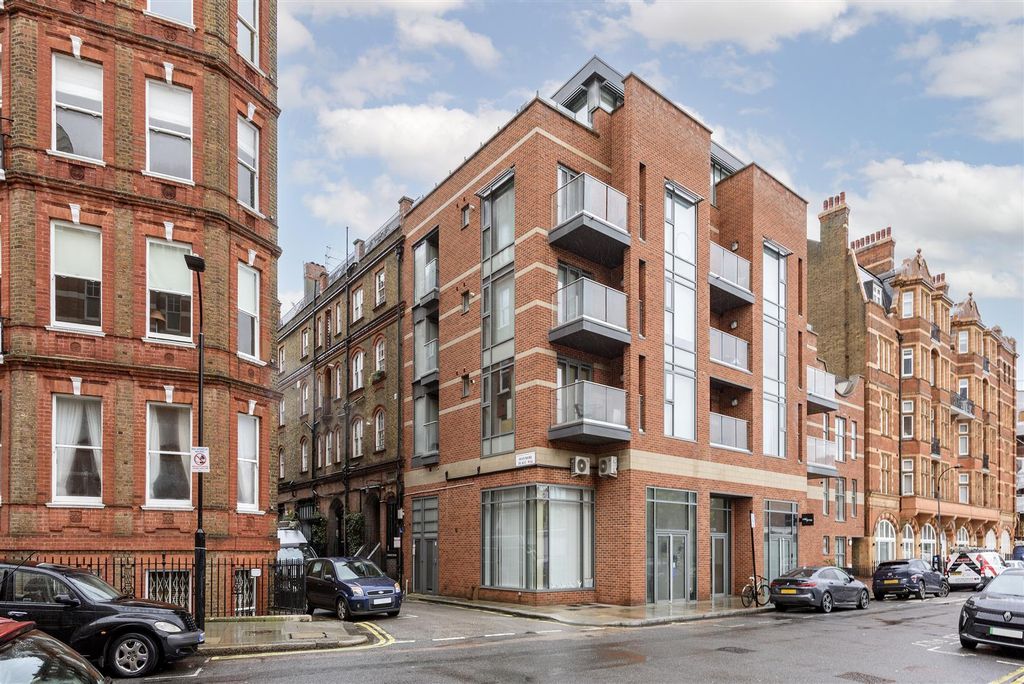 Property photo 1 of 11 Avonmore Place
