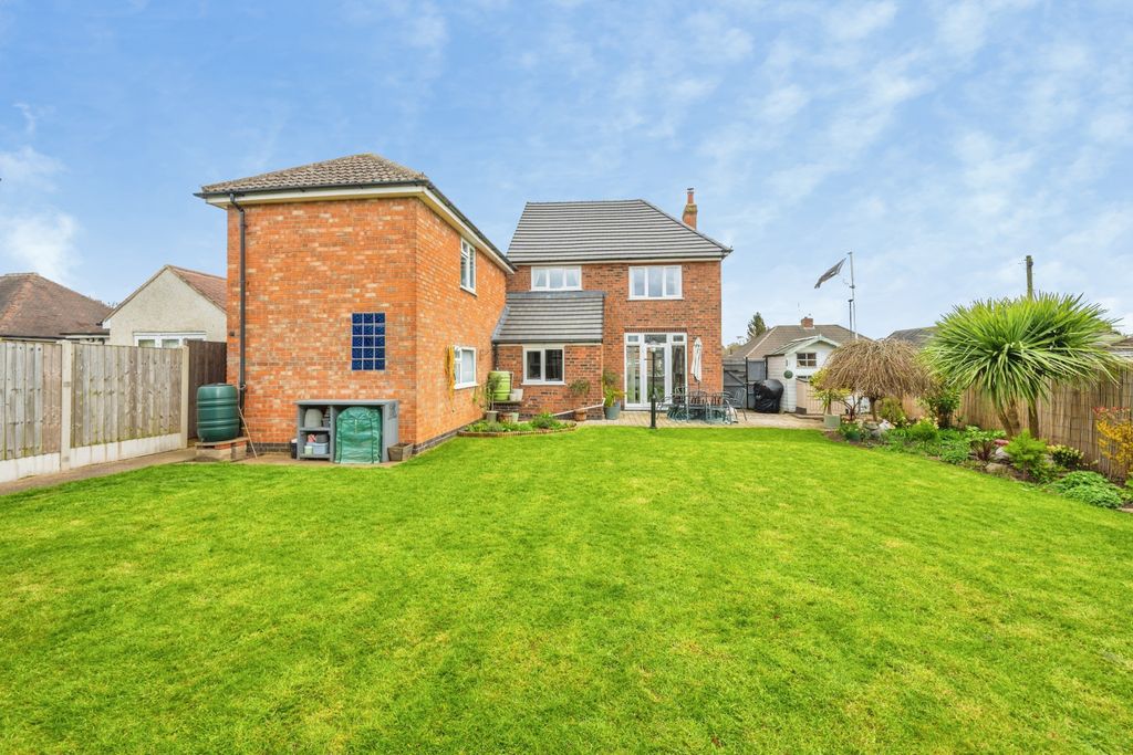 Property photo 2 of 21 Garden Rear