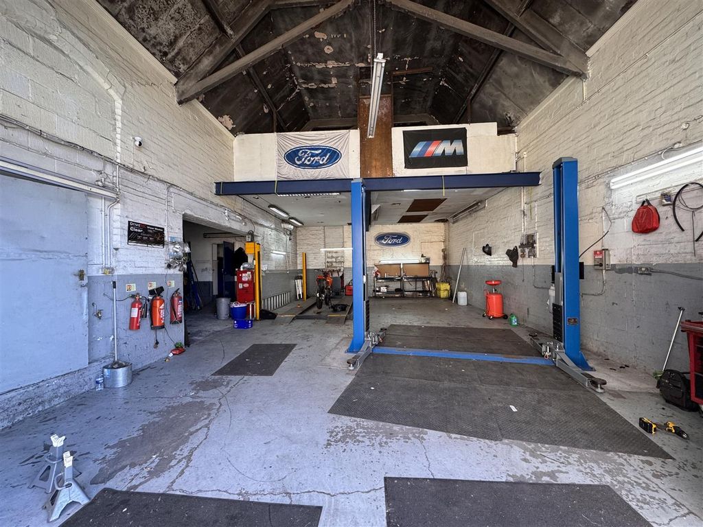 Property photo 1 of 4