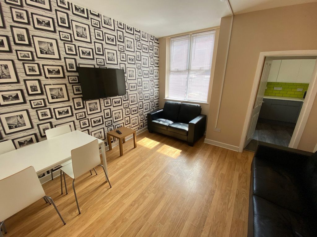Property photo 1 of 9 Lounge Area