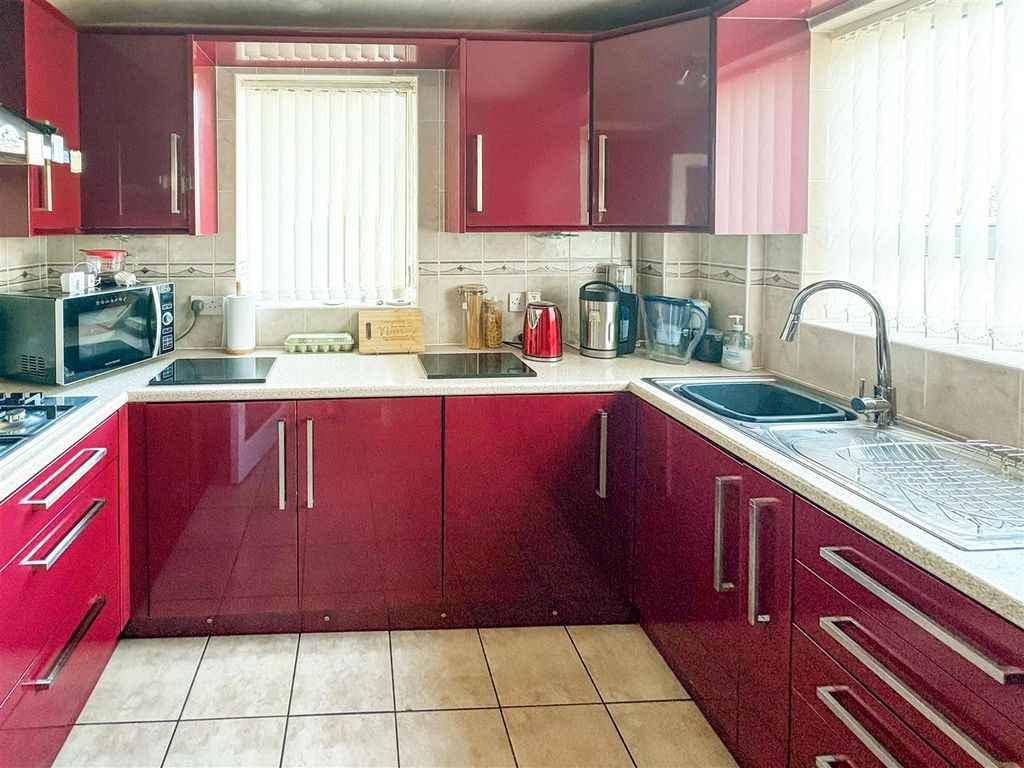 Property photo 3 of 12 Image00014.Jpg