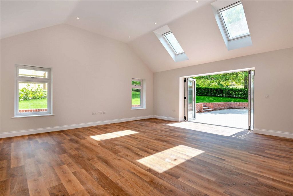 Property photo 2 of 25 Picture No. 76
