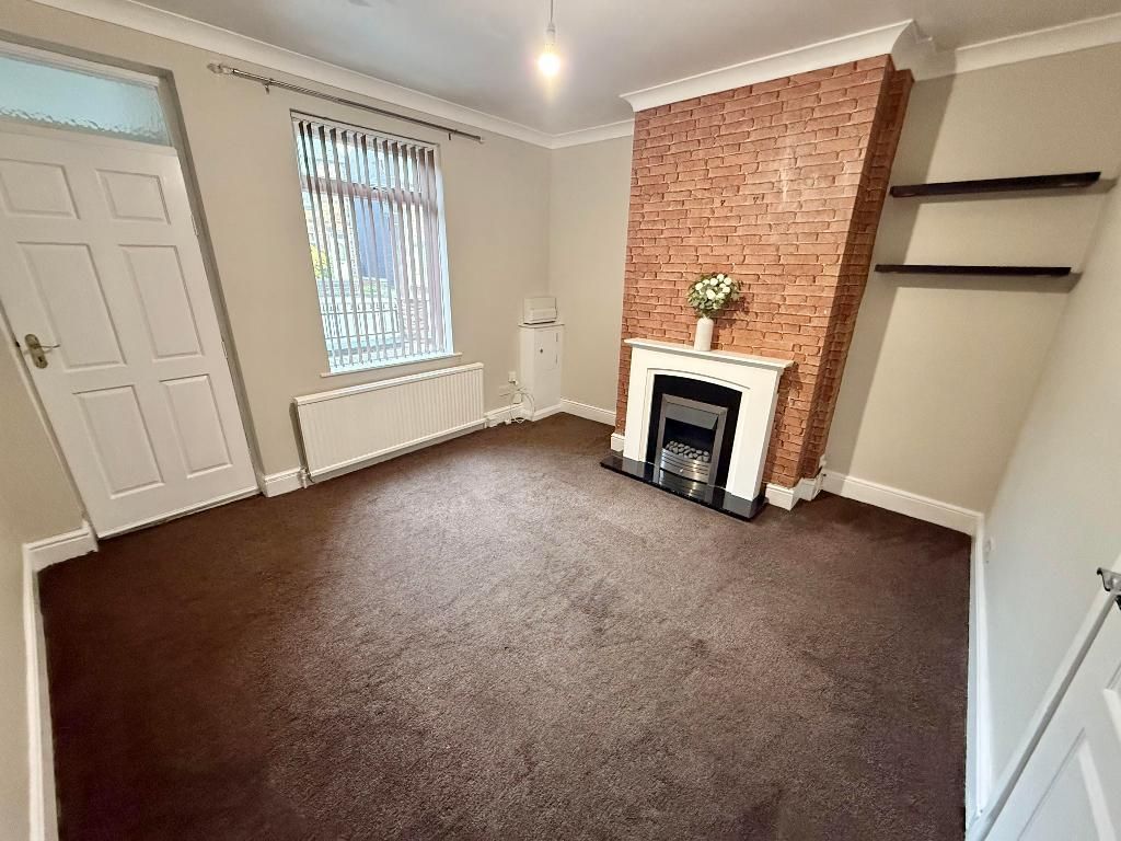 Property photo 3 of 7 Lounge