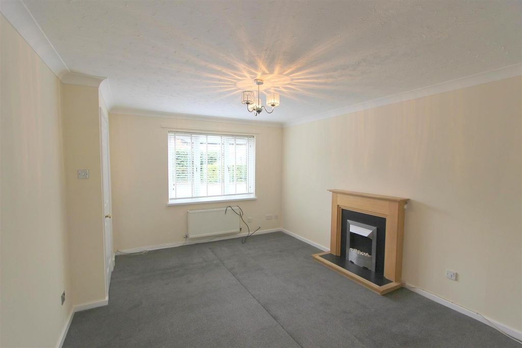 Property photo 2 of 9 Lounge