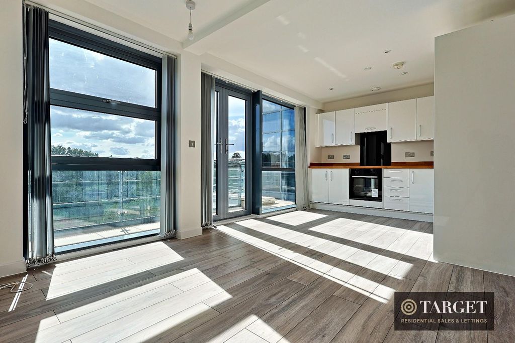 Property photo 2 of 28 Gi9A8229229 Edinburgh House Harlow CM20 2Tj.Jpg