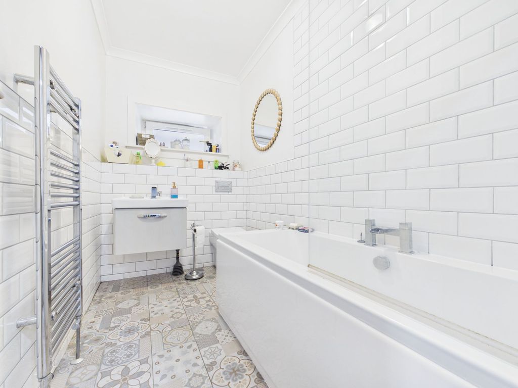 2 bed flat for saleWellgatehead, Lanark ML11 photo 4