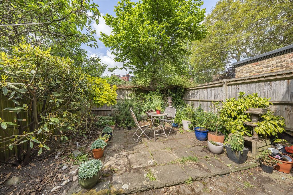Property photo 3 of 11 Garden