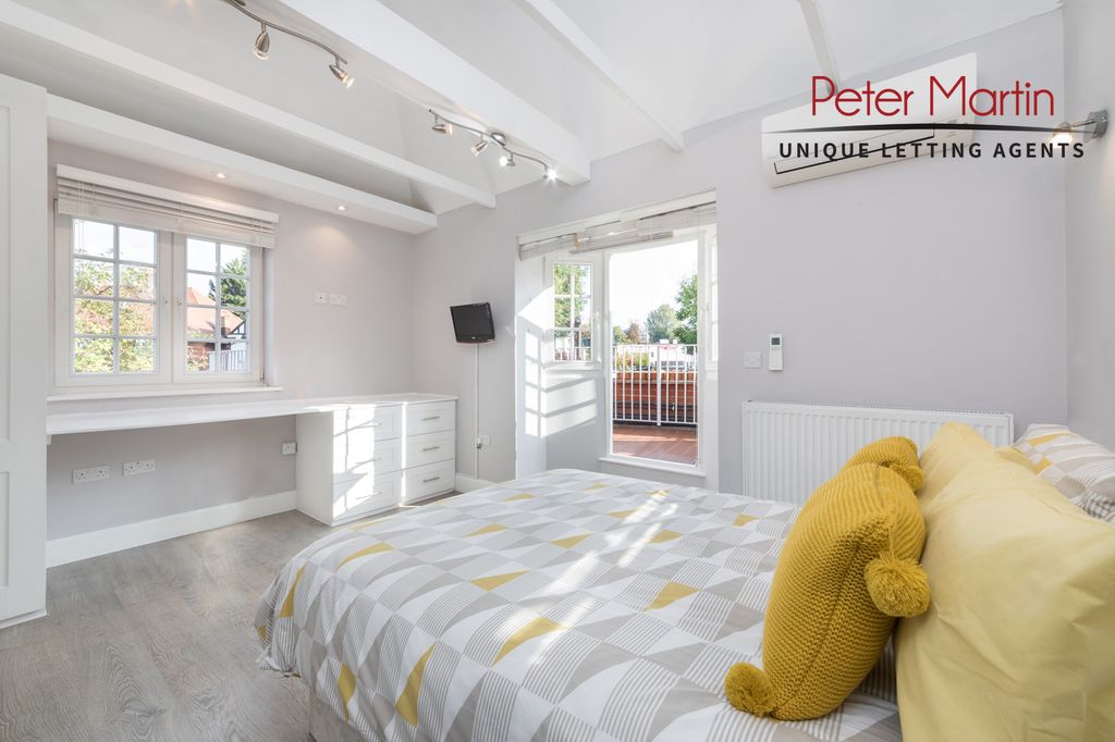 Property photo 2 of 10 Photo 4