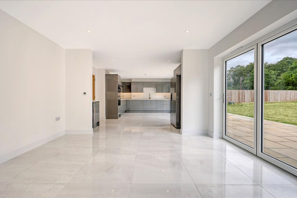 Property photo 3 of 22 Kitchen/Dining Room