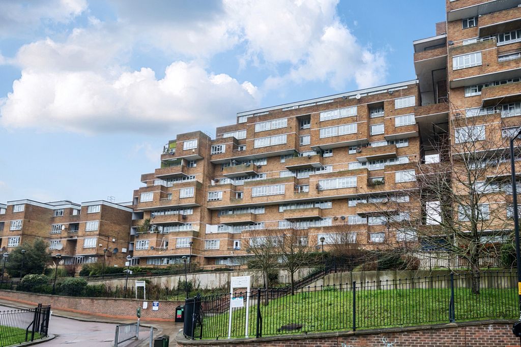 Property photo 1 of 17 External