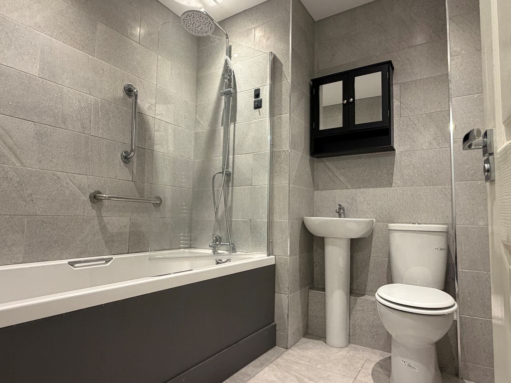 Property photo 2 of 9 Family Bathroom
