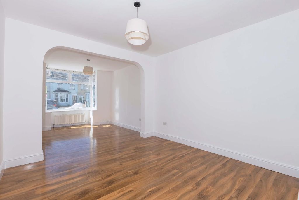 Property photo 3 of 13 Penhill Rd_7.Jpg