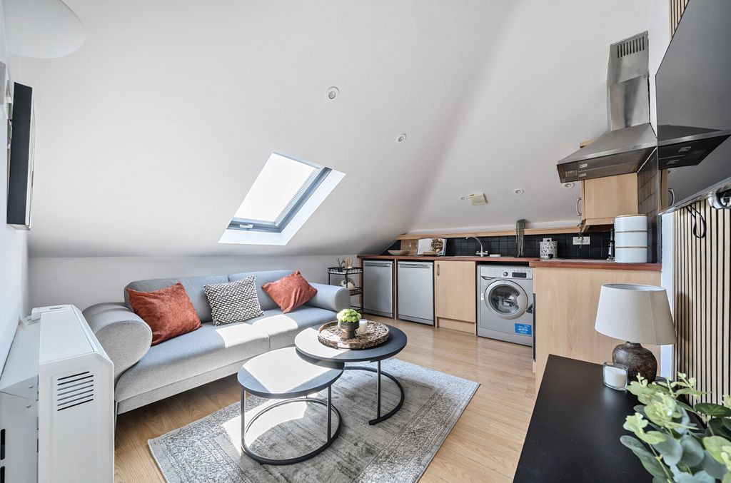 Property photo 2 of 12 1298809-31-682c86...
