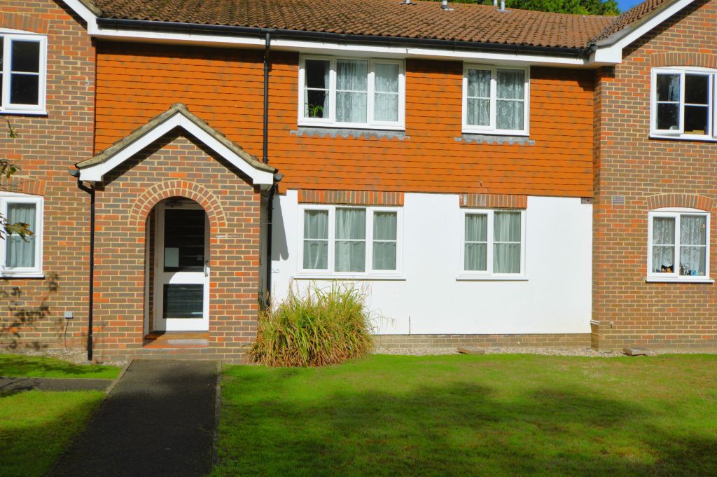 Property photo 2 of 13 Ground Floor Flat