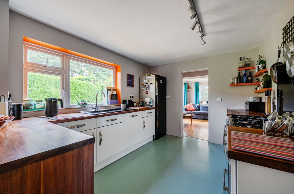 Property photo 2 of 22 31-6A6B247F6A5A5-...