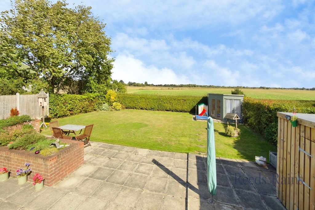 Property photo 2 of 22 Garden