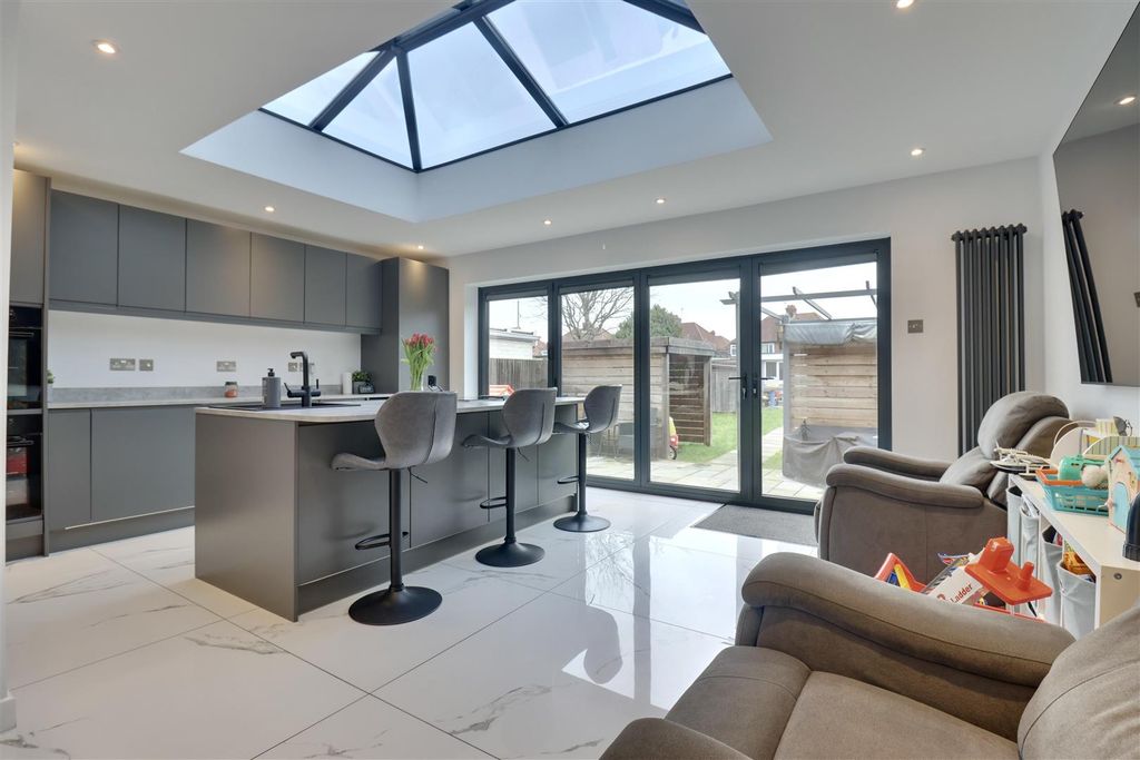 Property photo 3 of 28 C2Ca9073-Fe68-458F-Aae9-73F75Ad38717_1_201_A.Jpeg